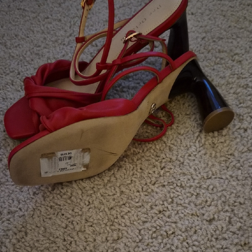 Dee Ocleppo Red Knotted Heels - Picture 8 of 8
